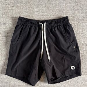 Vuori Men’s Kore Short Lined 7” in Black Size XS